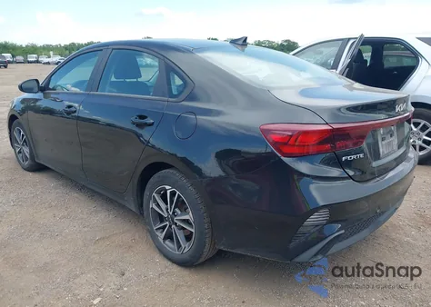 2022 Kia Forte Lxs z USA, uszkodzony, nr VIN 3KPF24AD7NE462499